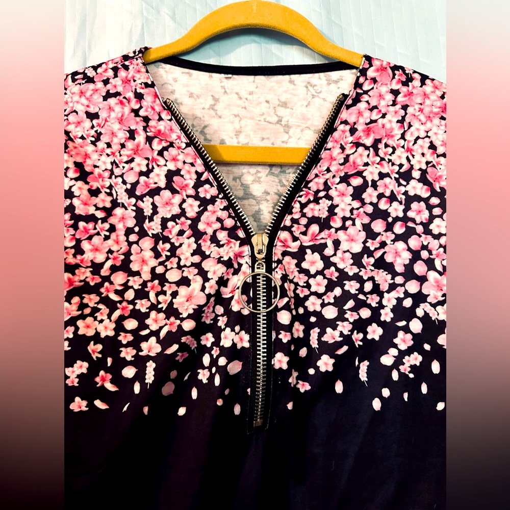 Woman’s blouse 1/4 zip short sleeve